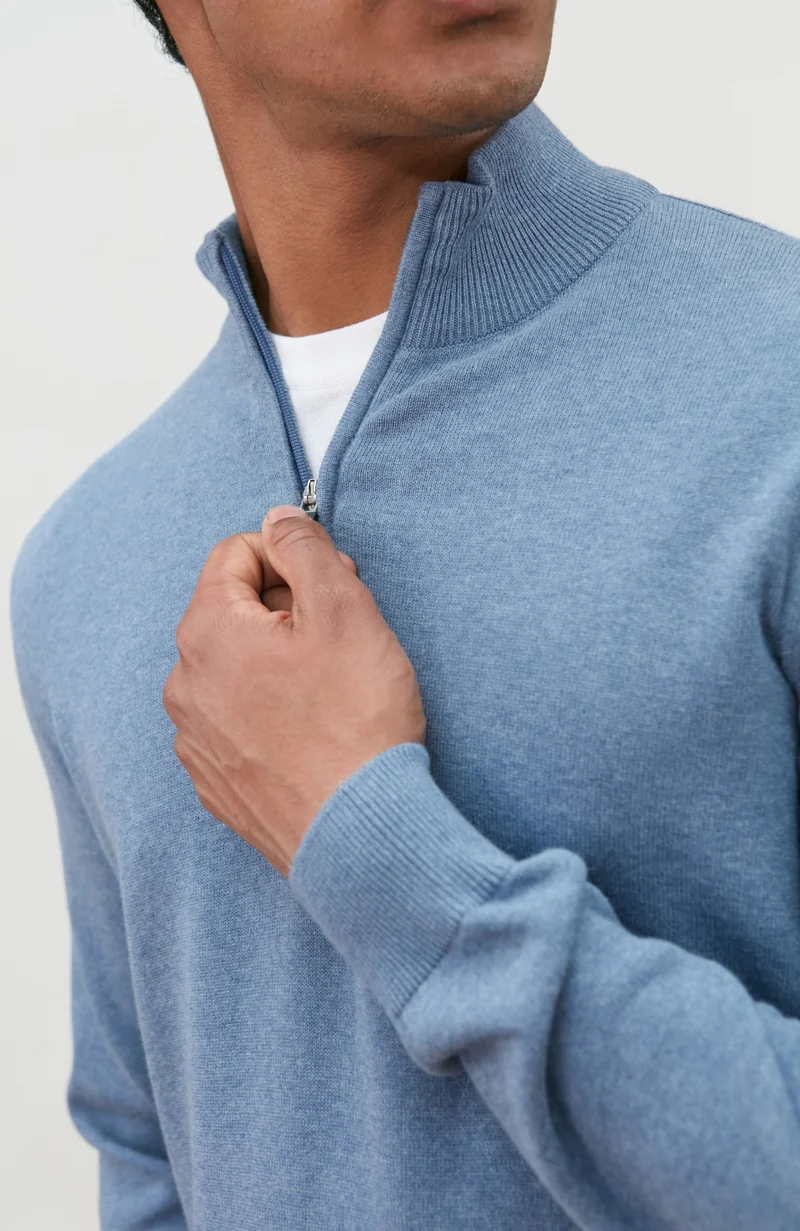 Leichter Herrenpullover aus 100 % Baumwolle mit Reißverschluss am Kragen