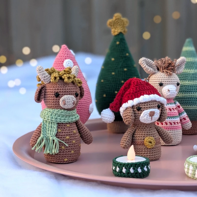 Wollplatz x Mrs. Milly Weihnachts-CAL 2026 Amigurumi-Häkelpaket