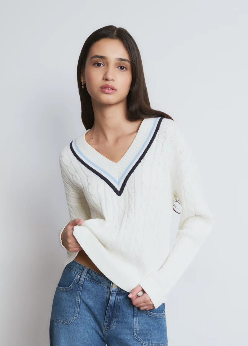 Braided sweater with dog embroidery