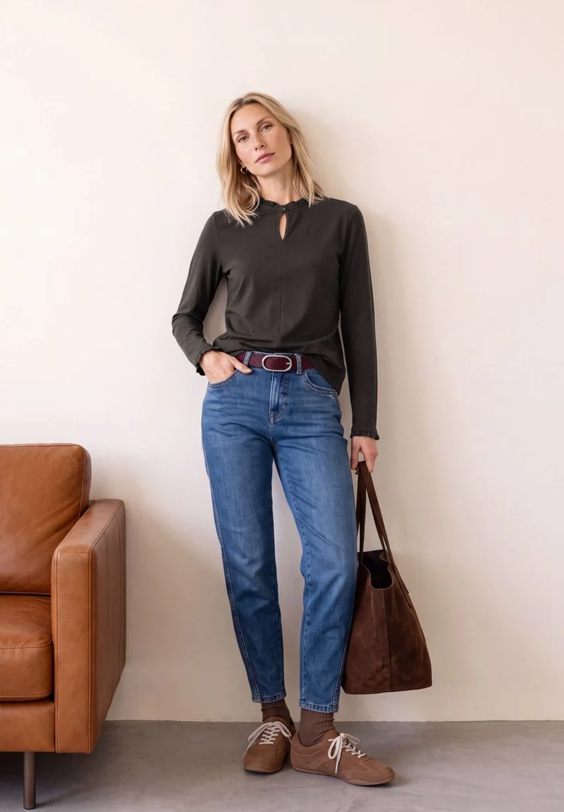 Basic Shirt mit Rüschen und Cut-Out-Detail