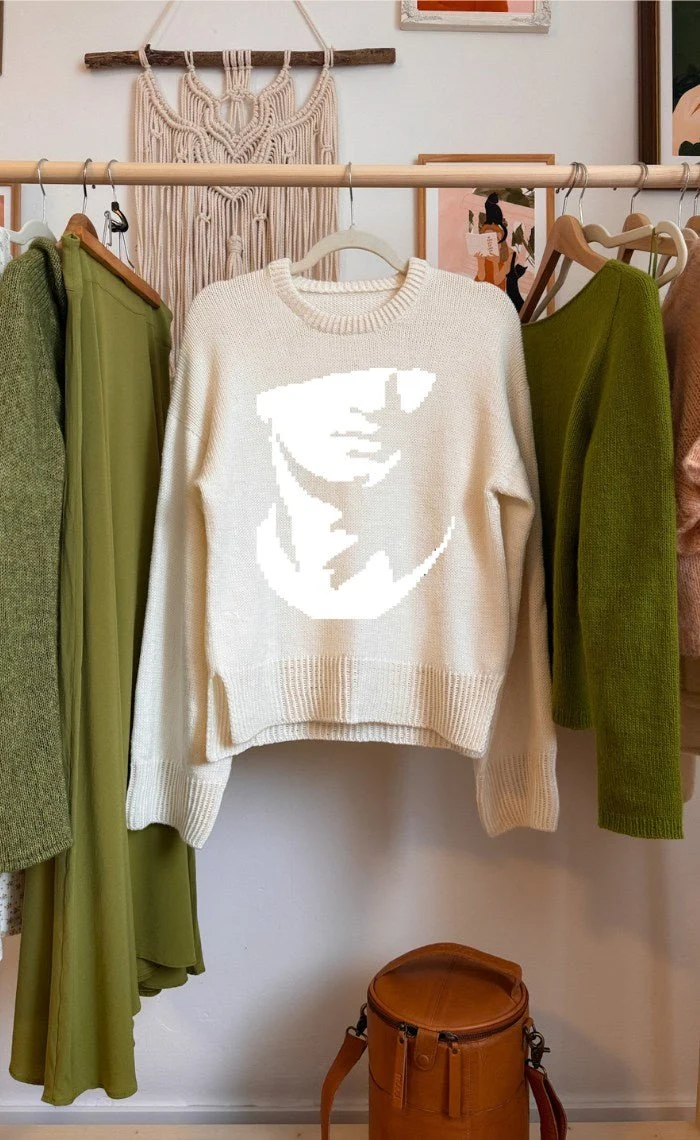 Studio Sweater mit deinem Wunsch-Motiv - The Merry Merino 140 GOTS - Strickset