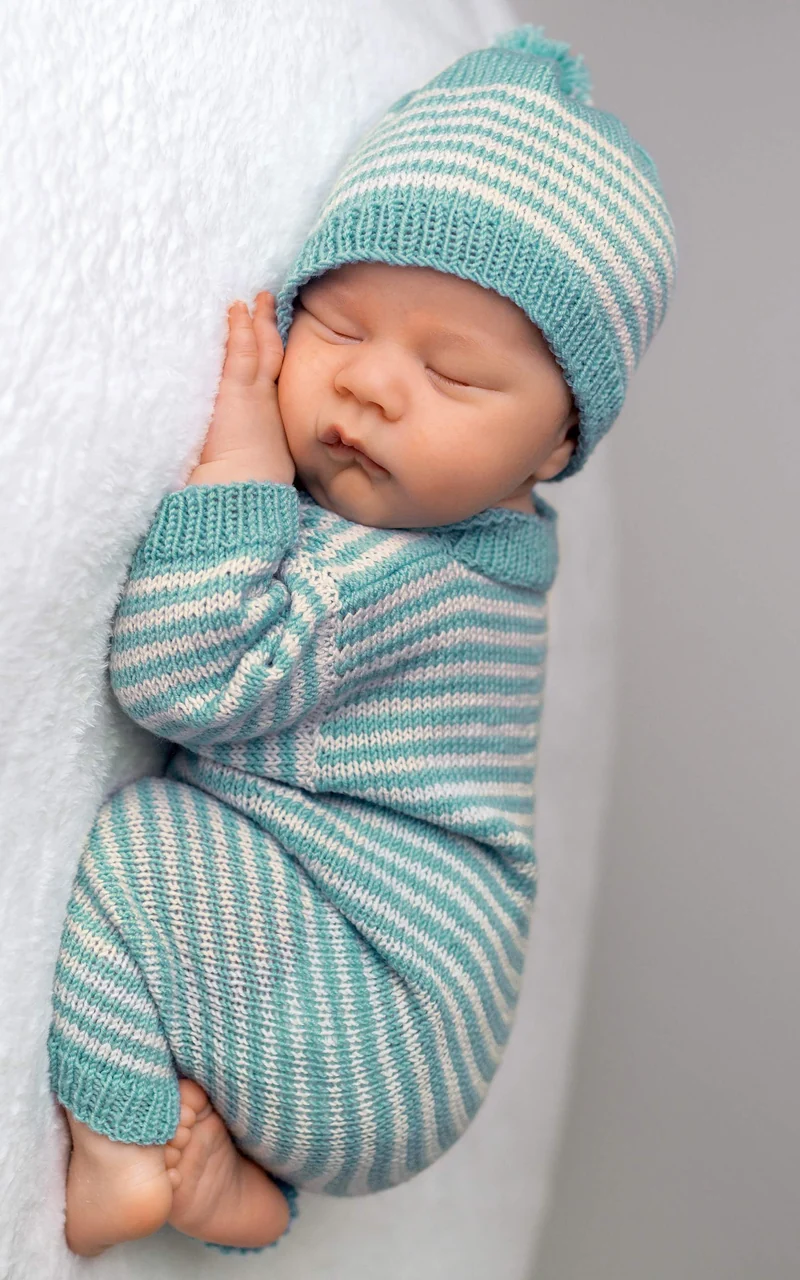 Baby Overall im Streifenmuster - THE MERRY MERINO 220 GOTS - Strickpaket