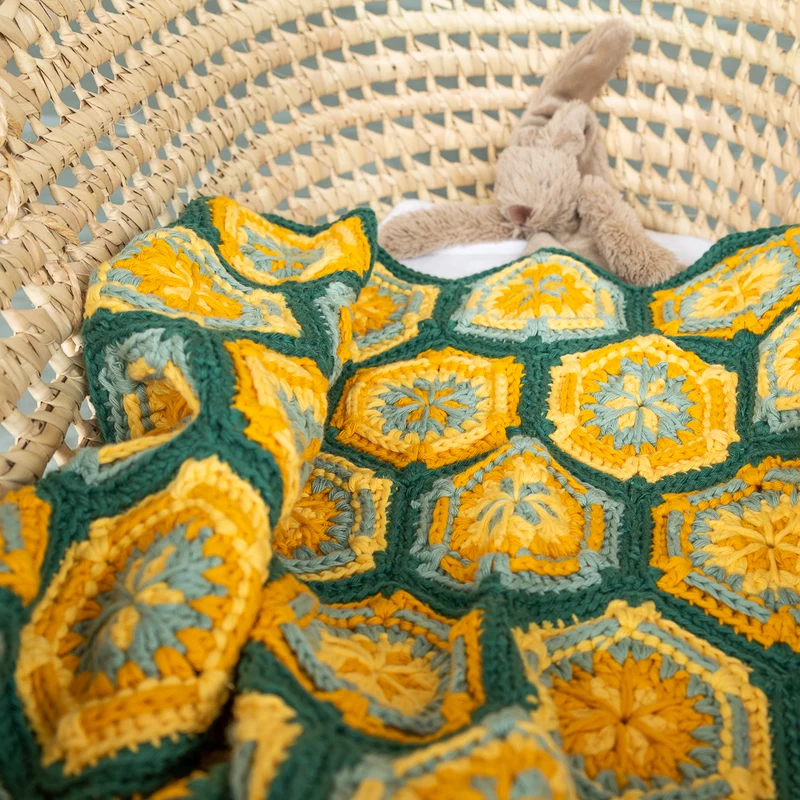 Yarn and Colors Flower Hexagon Baby Blanket Haakpakket 078 Bottle