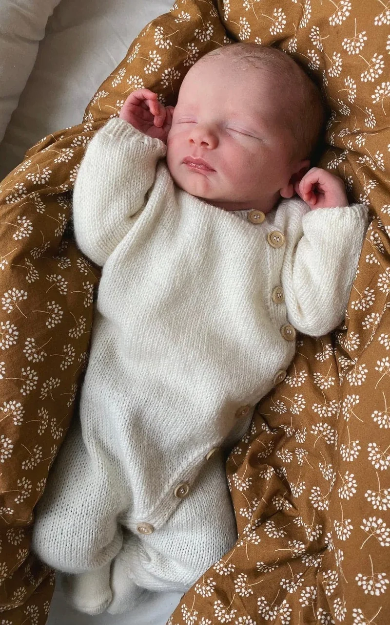 Monday Suit Baby - SUNDAY - Strickpaket