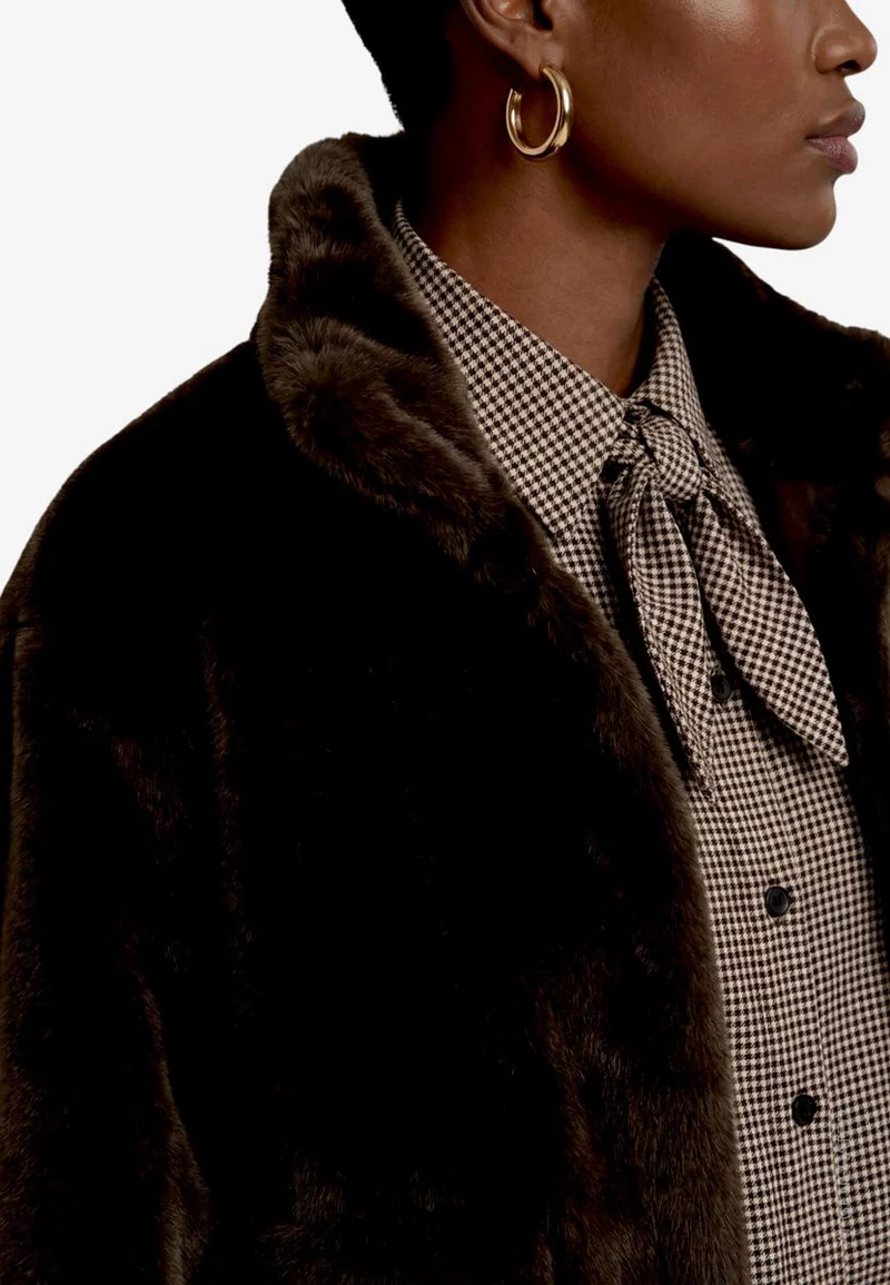 Plüschjacke mit Taschenklappen