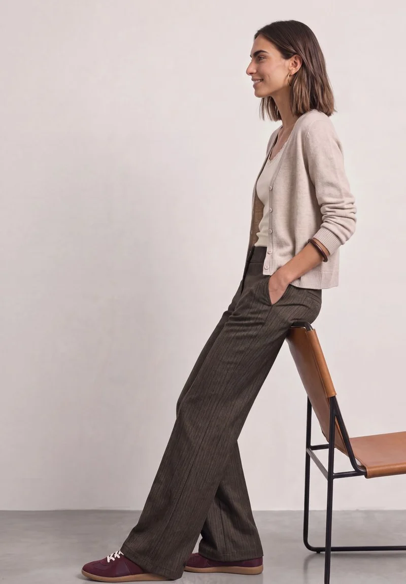 High Waist Straight Leg Hose mit Knopfdetail