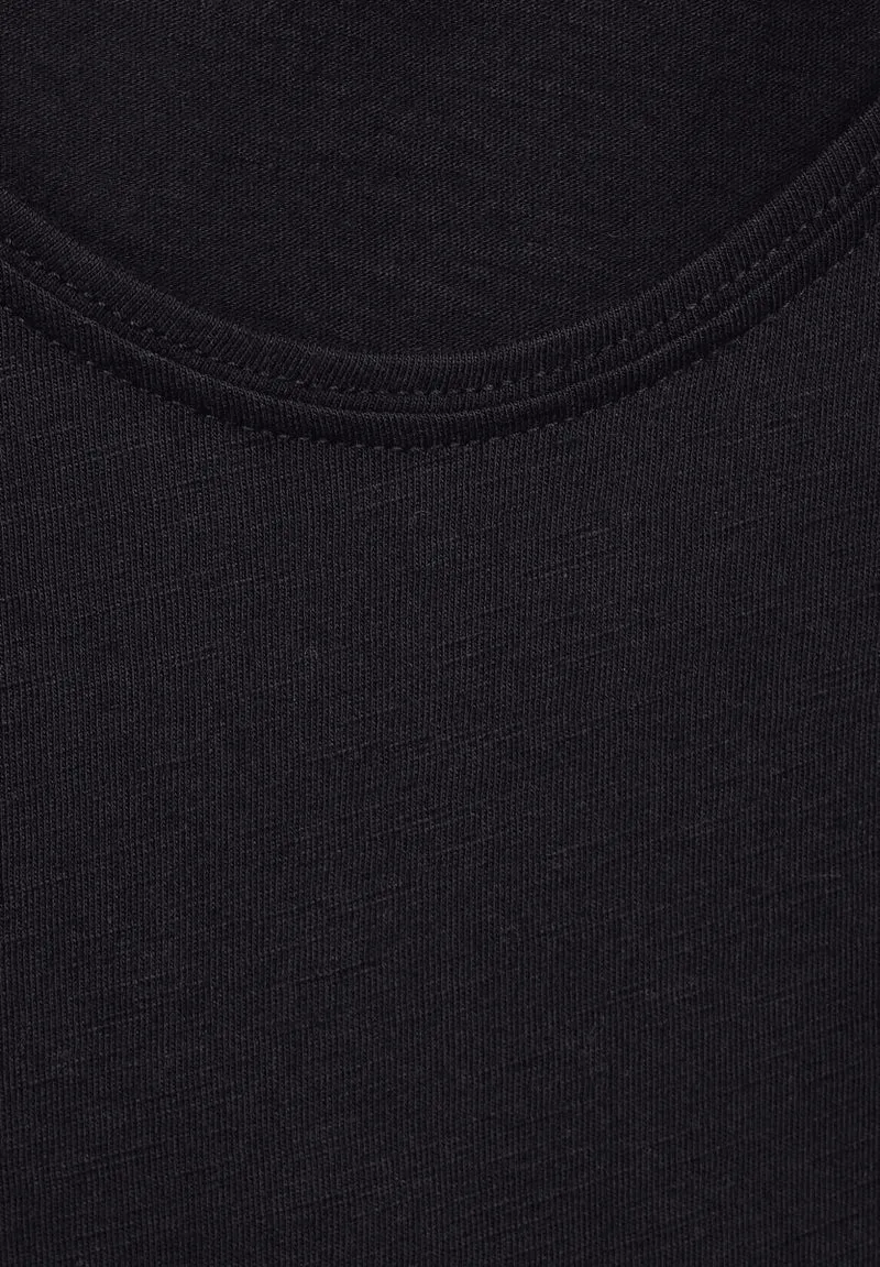 Basic T-Shirt