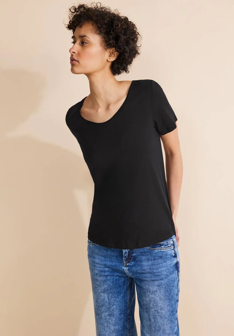 Basic T-Shirt