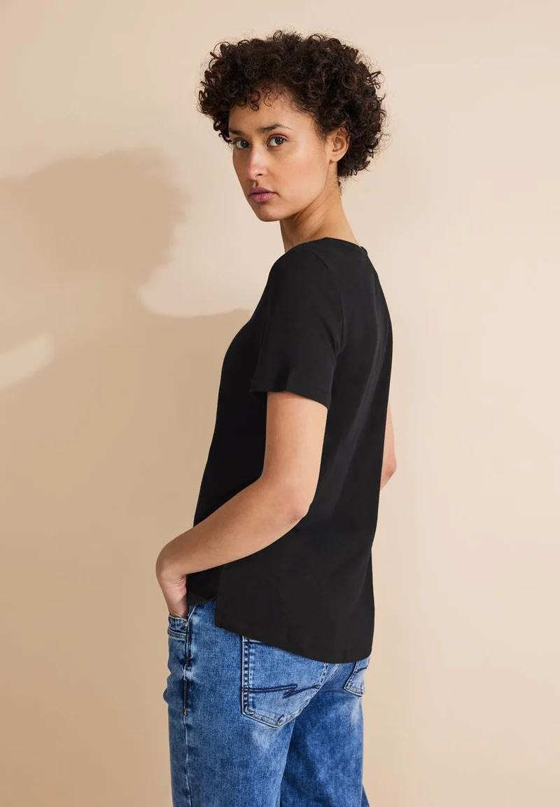 Basic T-Shirt