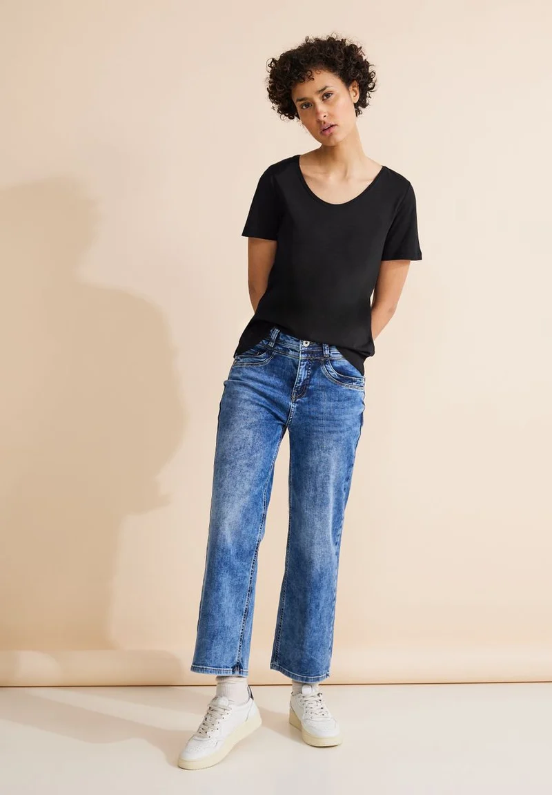 Basic T-Shirt