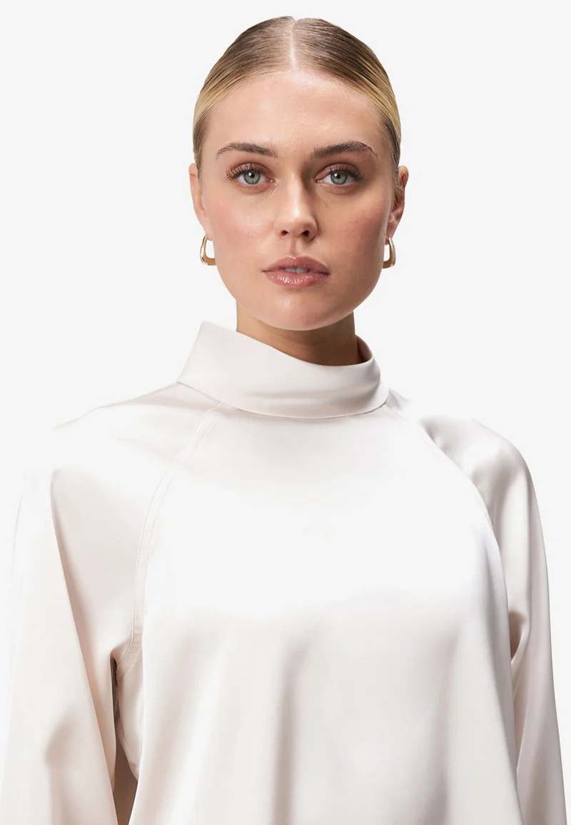 Satinbluse mit Stehkragen