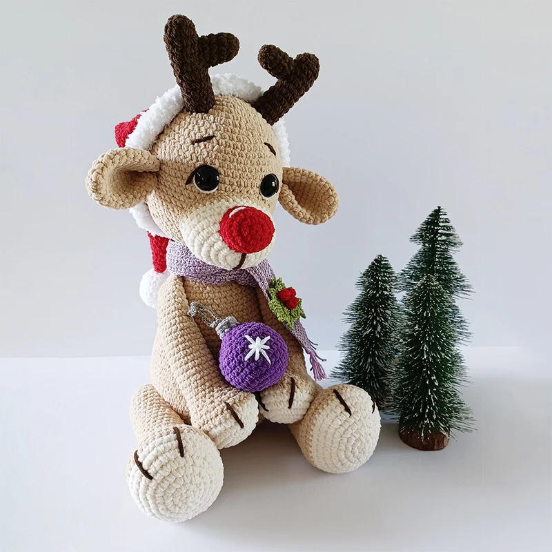 Weihnachtskuscheltier Roxy aus Chunky Chenille – Häkelpaket – Sandra Bekx