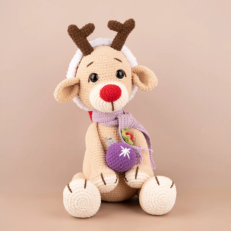 Weihnachtskuscheltier Roxy aus Chunky Chenille – Häkelpaket – Sandra Bekx