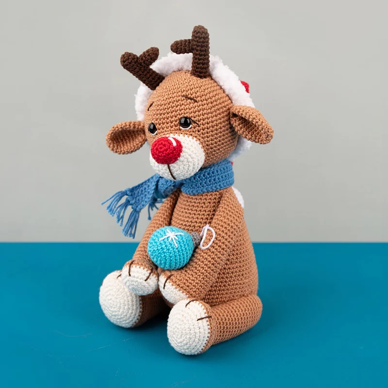 Weihnachtskuscheltier Robbie – ein absolutes Must-have: Häkelpaket – Sandra Bekx