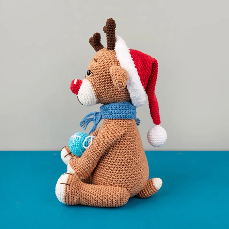 Weihnachtskuscheltier Robbie – ein absolutes Must-have: Häkelpaket – Sandra Bekx