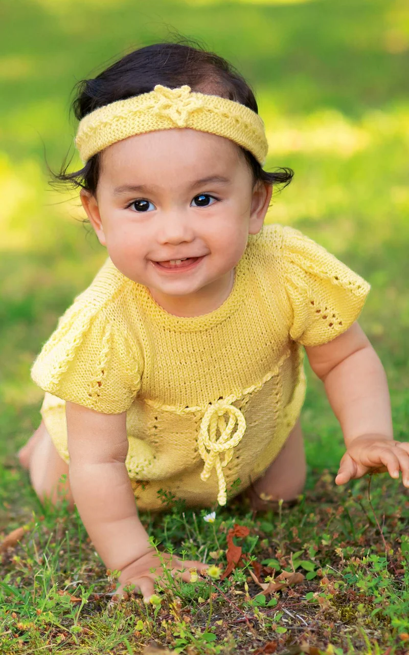Baby Kleid mit Ajourzopfmuster - THE MERRY MERINO 220 GOTS - Strickset