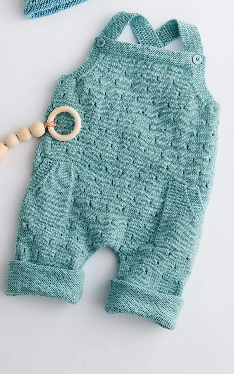 Baby Latzhose mit Taschen - THE MERRY MERINO 220 GOTS - Strickset