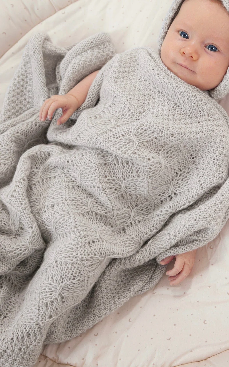Babydecke mit Patent-Zopfmuster - ECOPUNO - Strickset