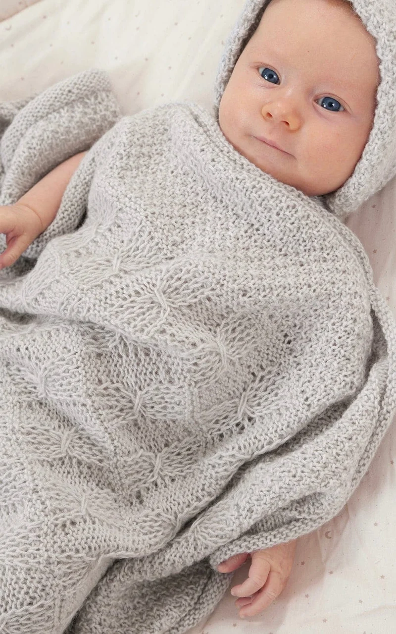 Babydecke mit Patent-Zopfmuster - ECOPUNO - Strickset