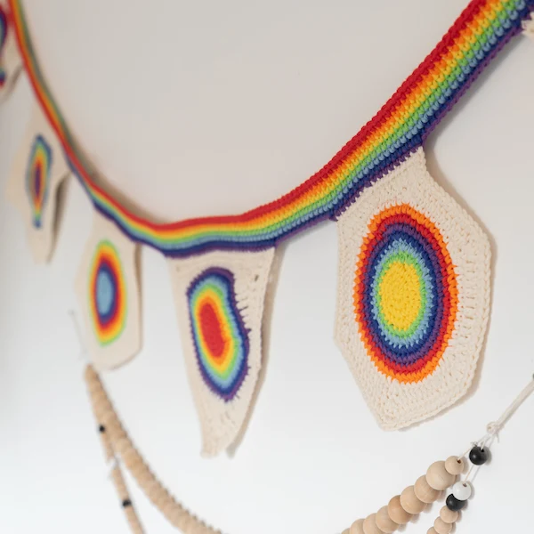 Yarn and Colors – Broschüre zur Rainbow-Flag-Kollektion