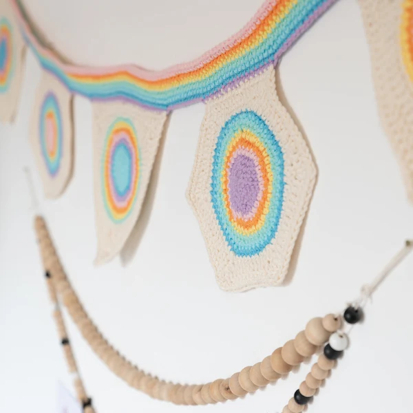 Yarn and Colors – Broschüre zur Rainbow-Flag-Kollektion