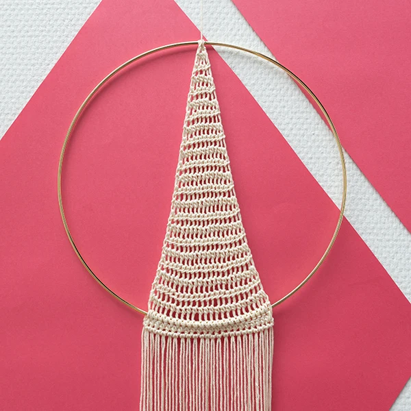 Yarn and Colors – Broschüre „Must-have Triangle Wall Hanging“
