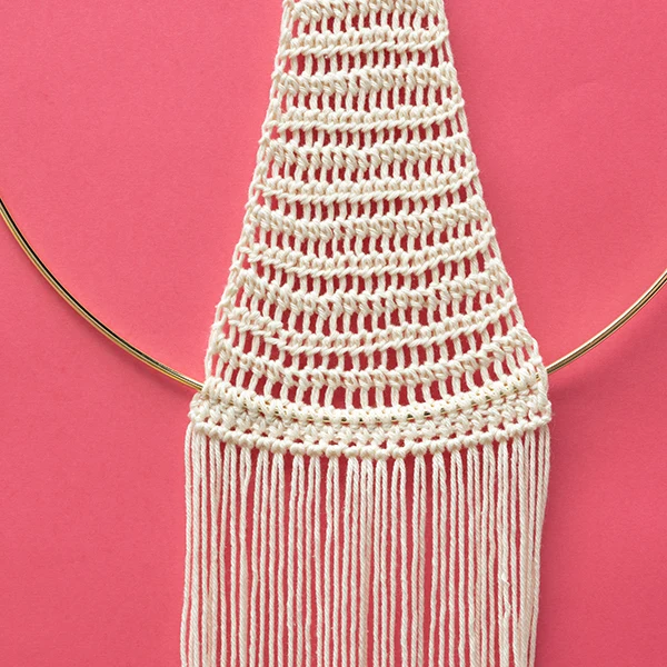 Yarn and Colors – Broschüre „Must-have Triangle Wall Hanging“
