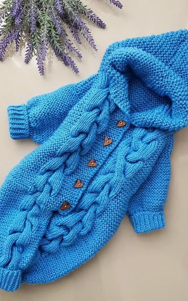 Babyoverall mit Zopfmuster - ECOPUNO - Strickset