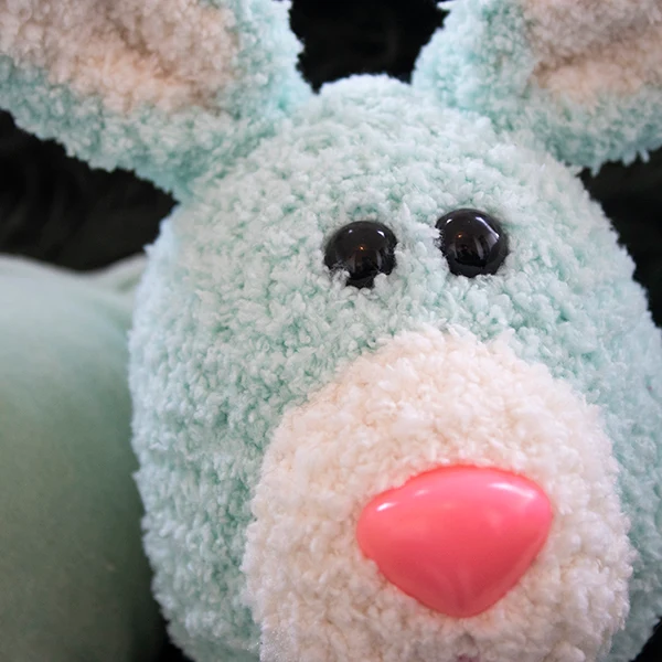 Häkelanleitung für ein flauschiges Kuscheltier-Kaninchen
