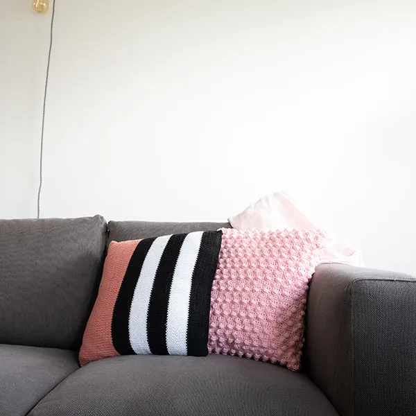 Yarn and Colors – „Black, White and Bright“: Broschüre zu den bequemen Kissen