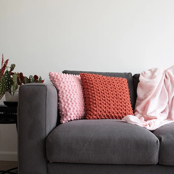 Yarn and Colors Bobbles Comfy Cushion – Anleitung