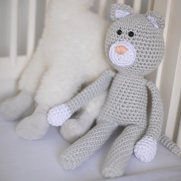 Häkelanleitung von Wollplatz: Kuschelpuppe „Katze“ XL