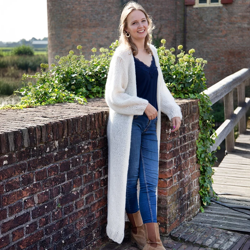 Strickpaket für eine lange, elegante Jacke