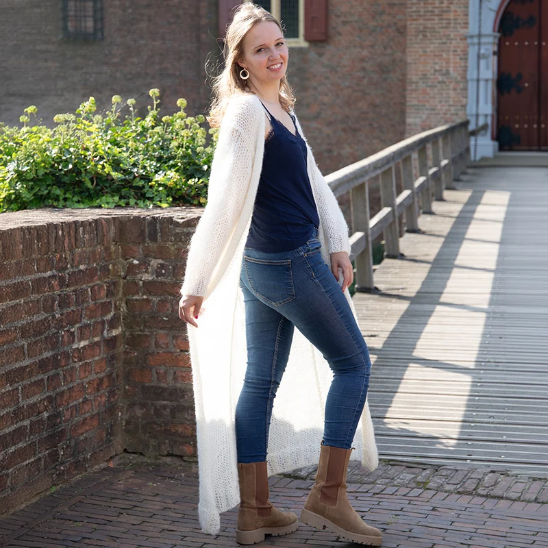 Strickpaket für eine lange, elegante Jacke