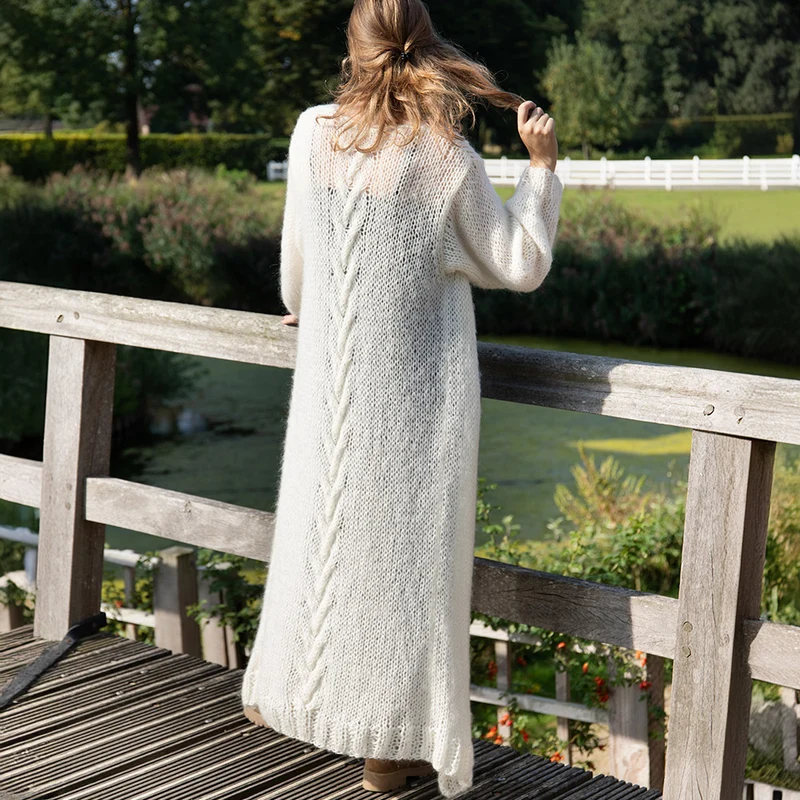 Strickpaket für eine lange, elegante Jacke