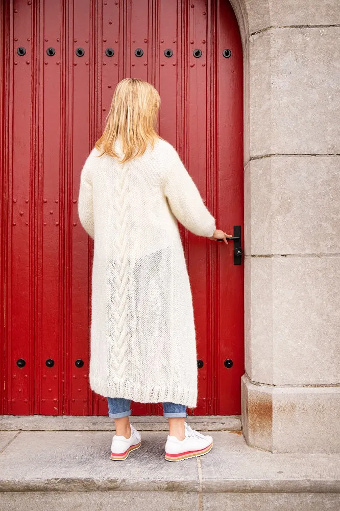 Strickpaket für eine lange, elegante Jacke