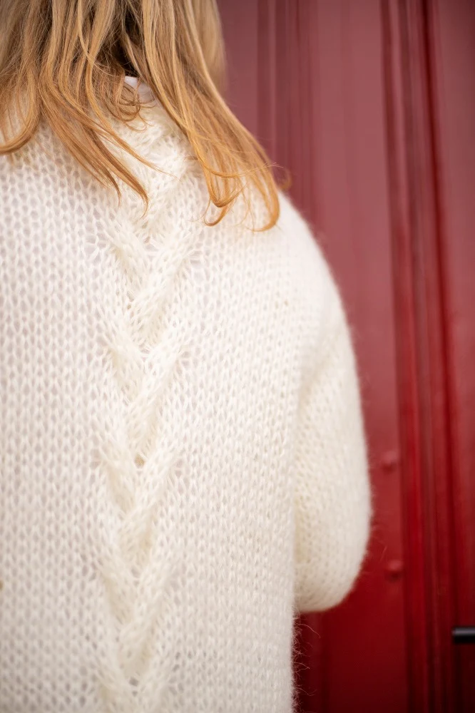 Strickpaket für eine lange, elegante Jacke