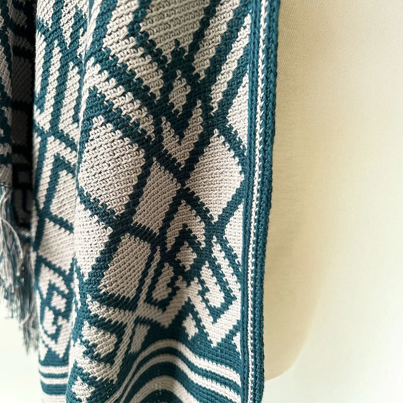 GeoChic Cape – The Queen of Loops: Garn- und Häkelpaket