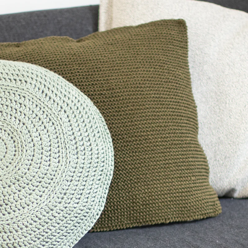 Strickanleitung für das „Acrylic Ribbon“-Kissen