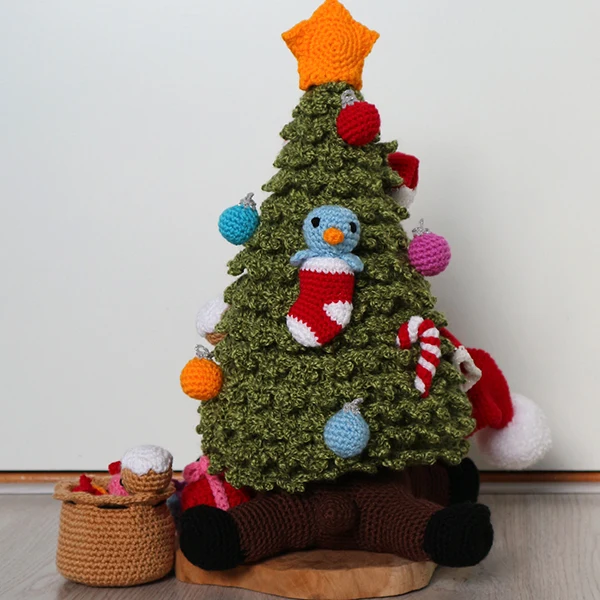 Häkelanleitung „Rudolf unter dem Weihnachtsbaum“ (digital)