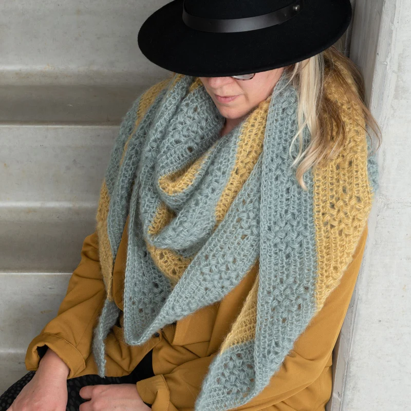 Yarn and Colors „Elegant Diamond Bobble Shawl“ Häkelpaket
