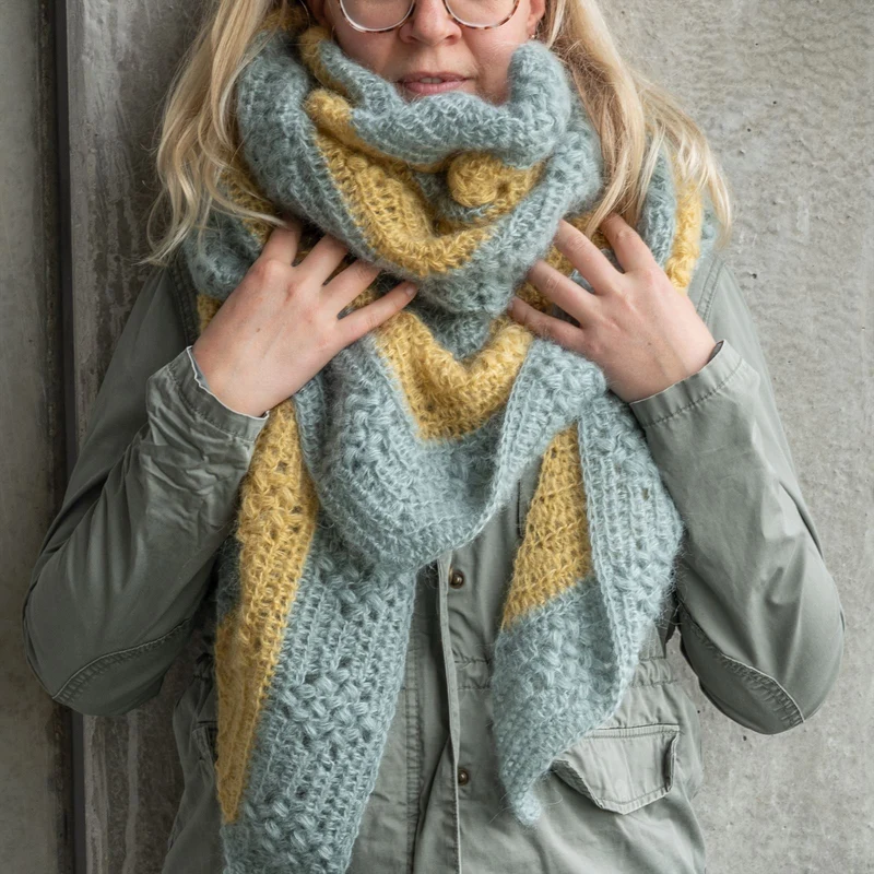 Yarn and Colors „Elegant Diamond Bobble Shawl“ Häkelpaket