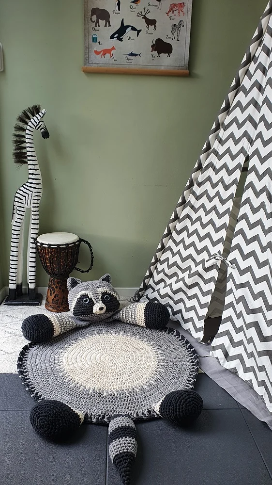 Häkelanleitung für die Kuscheldecke „Little Racoon“