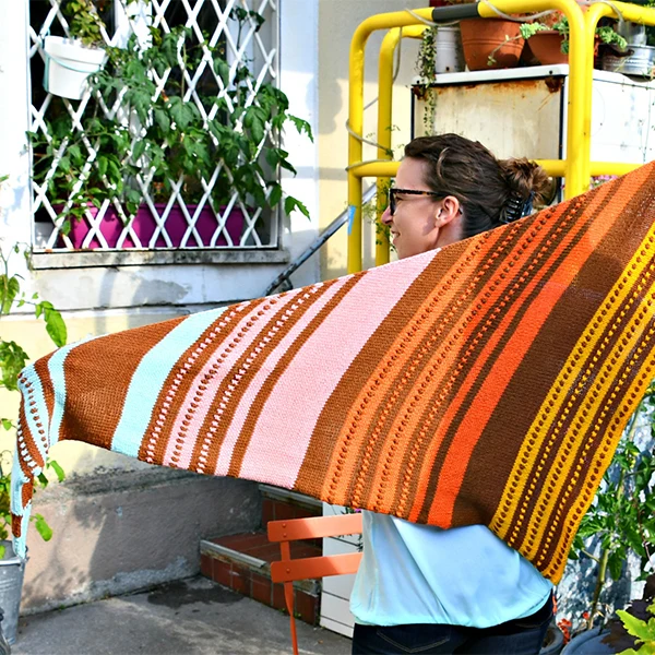 Strickanleitung „Sweet Seventies“ – Umschlagtuch (digital)