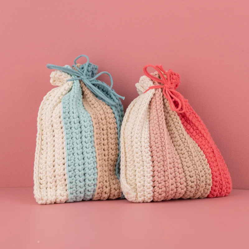 Häkelanleitung „Yarn and Colors Ruffle Pouch“