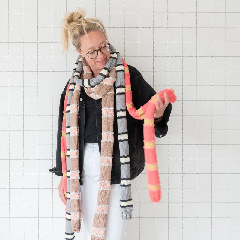 Strickanleitung „Yarn and Colors Striped Scarf“