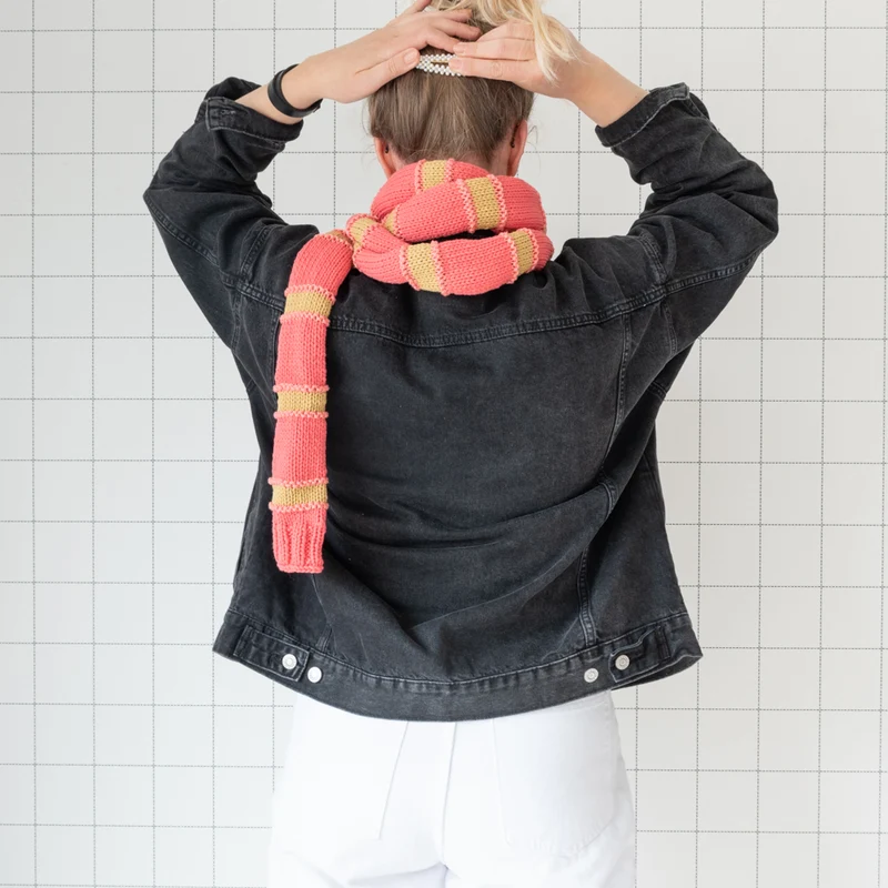 Strickanleitung „Yarn and Colors Striped Scarf“