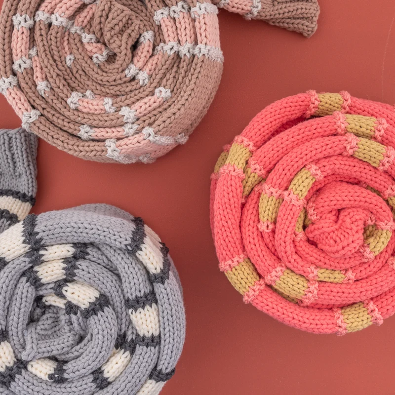 Strickanleitung „Yarn and Colors Striped Scarf“