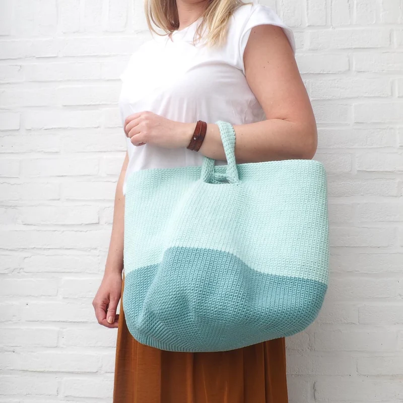 Häkelanleitung „Yarn and Colors Slouchy Pouch Color Block“ (digital)