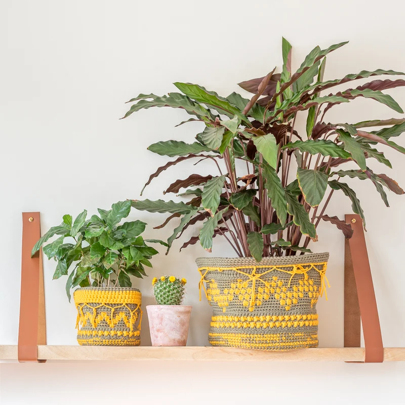 Häkelanleitung „Yarn and Colors Boho Plant Baskets“